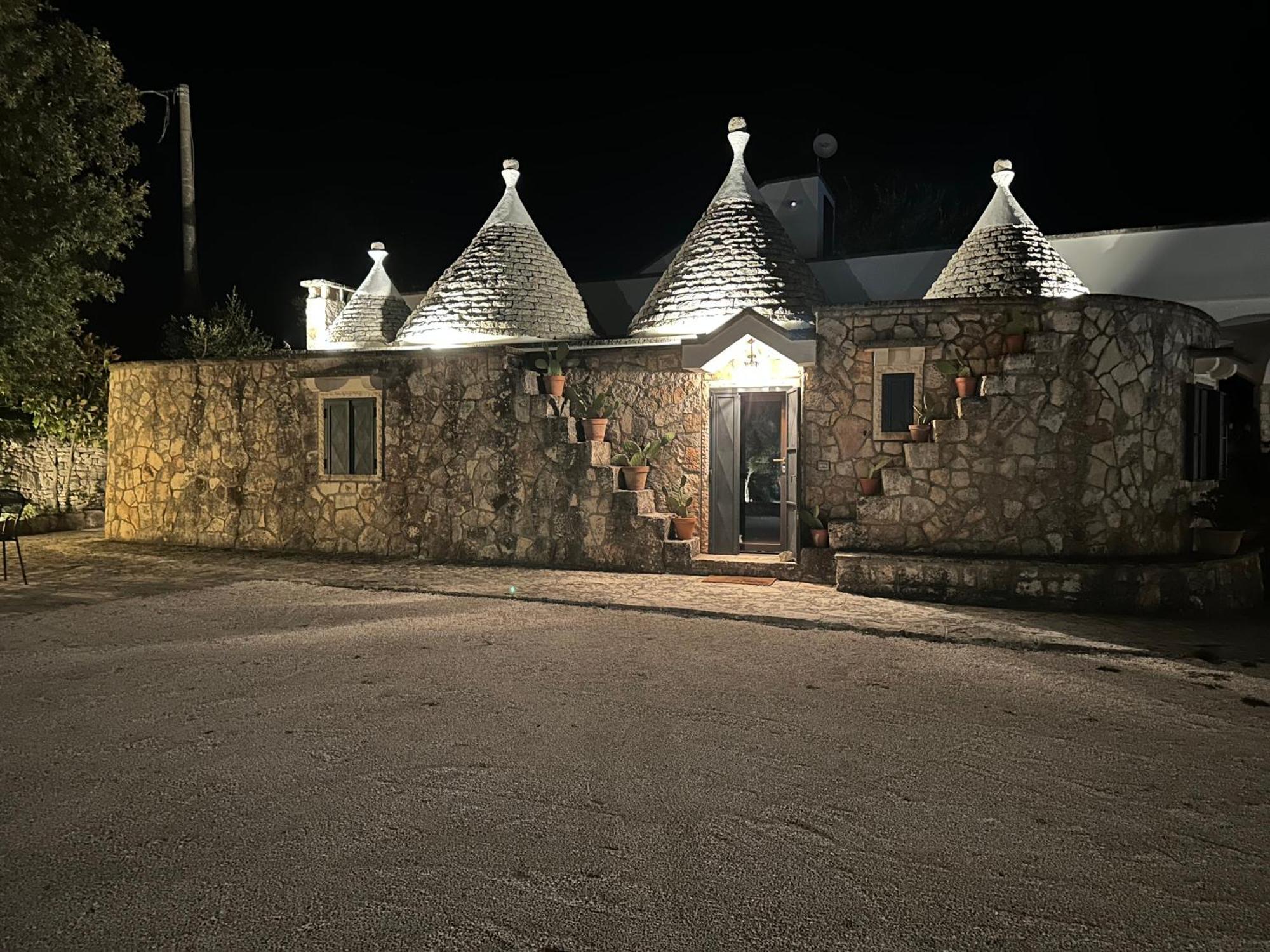 Гостевой дом Trulli Santa Maria Odegitria Relais Остуни Экстерьер фото