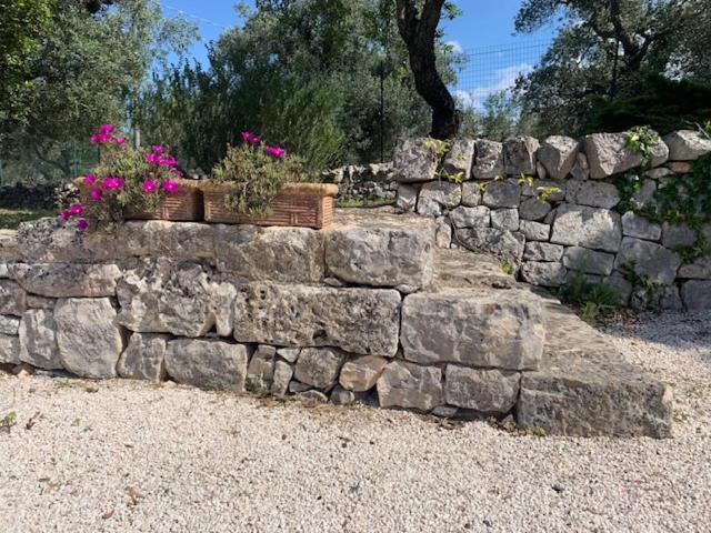 Гостевой дом Trulli Santa Maria Odegitria Relais Остуни Экстерьер фото