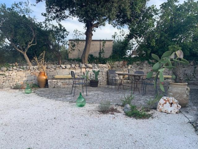 Гостевой дом Trulli Santa Maria Odegitria Relais Остуни Экстерьер фото